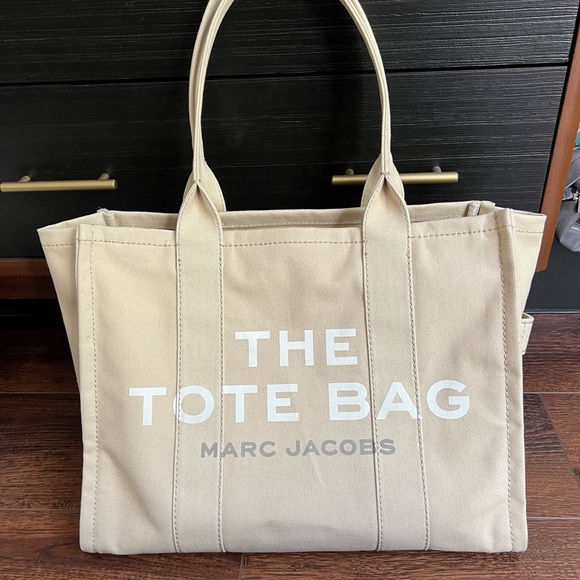 Marc Jacobs Handbags - Marc Jacobs The Tote Bag